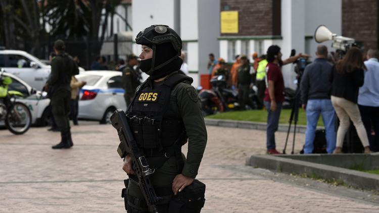 KolombiyaânÄ±n baÅkenti Bogotaâda polis okuluna bomba yÃ¼klÃ¼ araÃ§la saldÄ±rÄ± dÃ¼zenlendi. ile ilgili gÃ¶rsel sonucu
